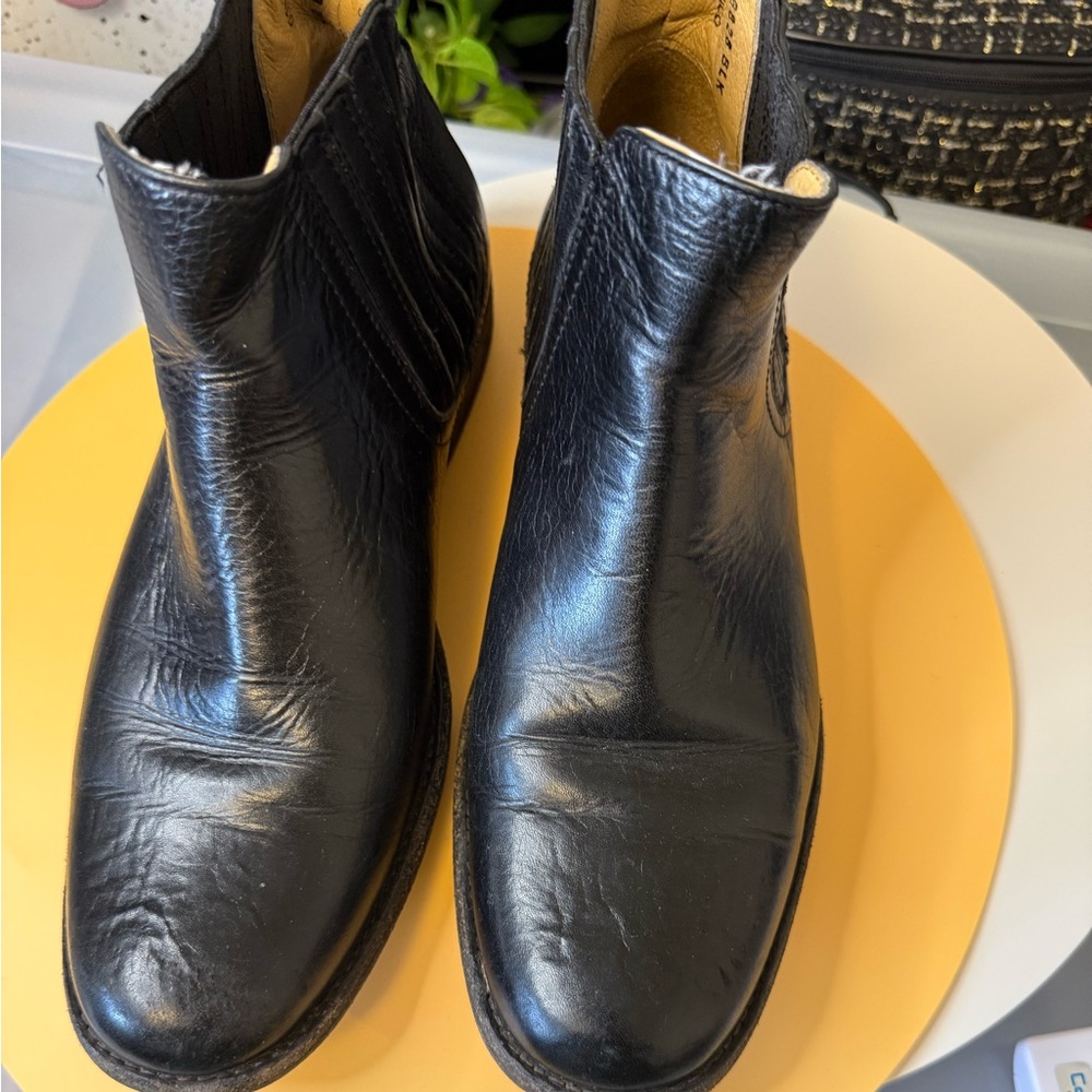 Frye Men’s Black Leather Chelsea Boots – Size 9.5
